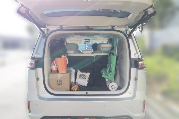 Used VOYAH Dream 2024 PHEV Ultra-Long Range Flagship Edition Trunk