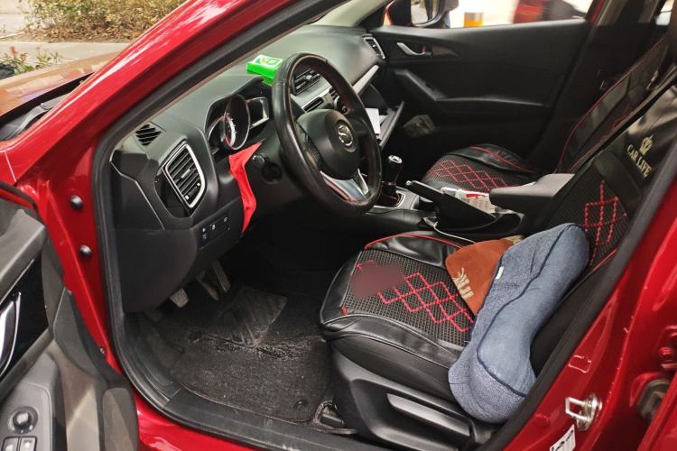 Used Mazda 3 Axela 2016 Sedan 1.5L Manual Comfort Model