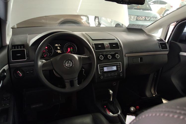 Used Volkswagen Touran 2015 1.4T DSG Comfort Edition 5 Seats Center Console