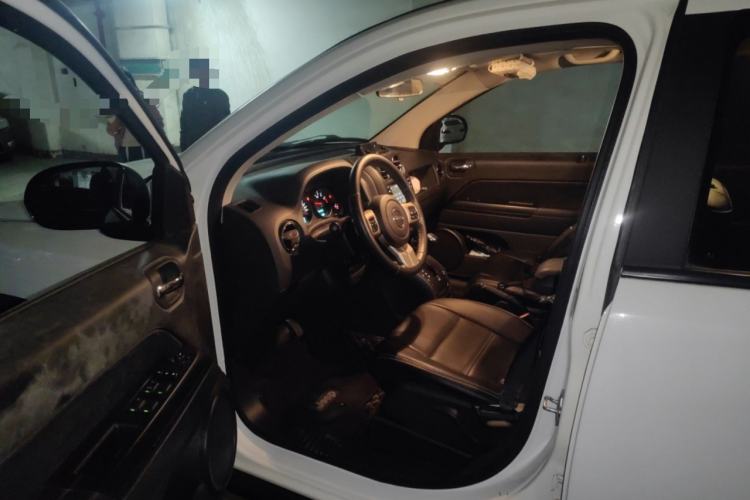 Used Jeep Compass 2012 2.4L four-wheel-drive sport version
