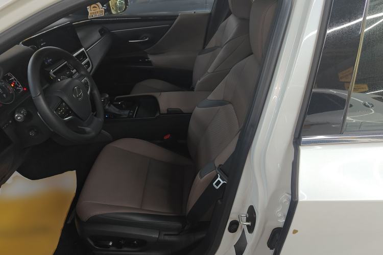 Used Lexus ES 2023 200 Excellence Edition
