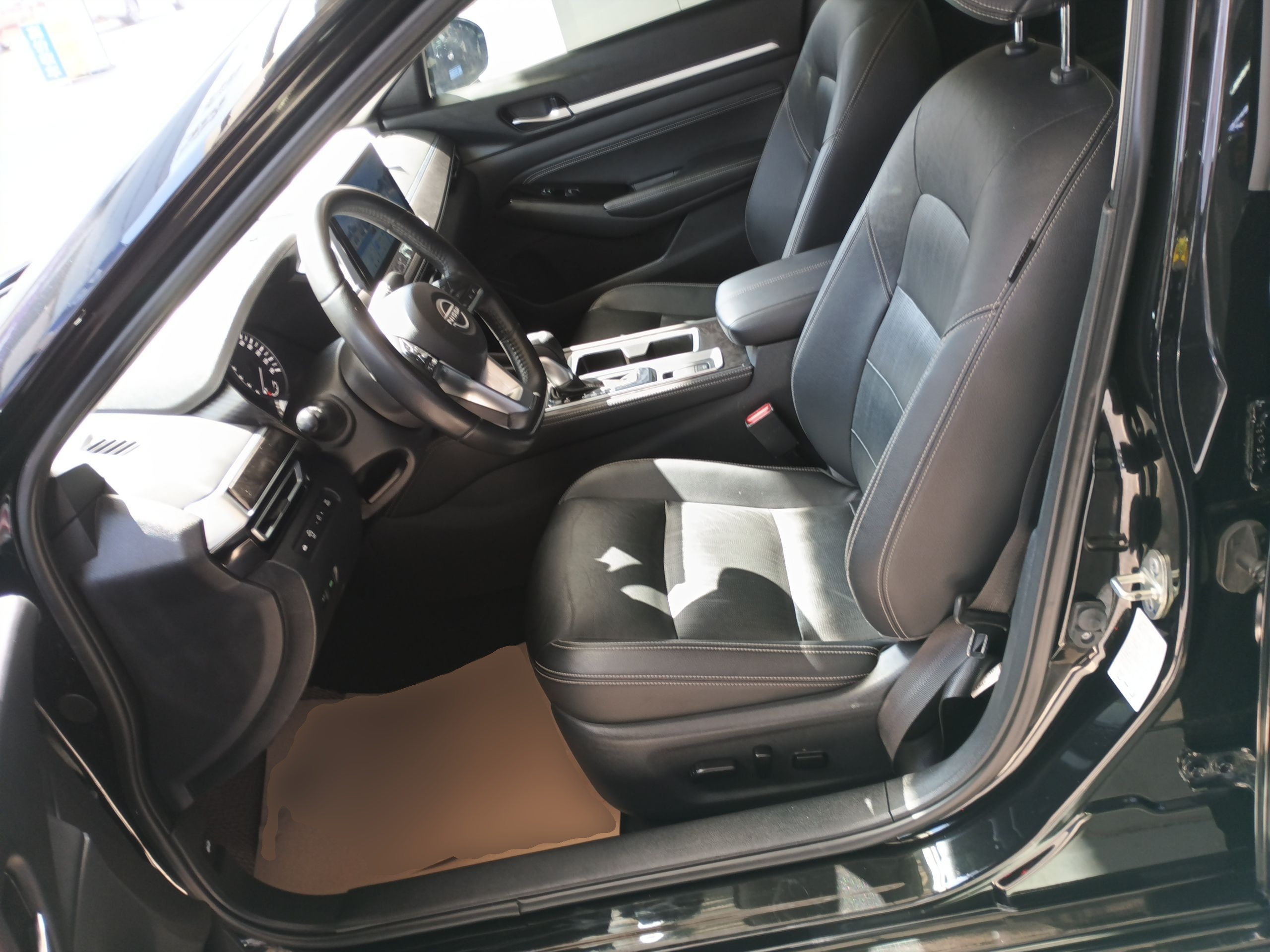 Переднее сиденье в автомобиле