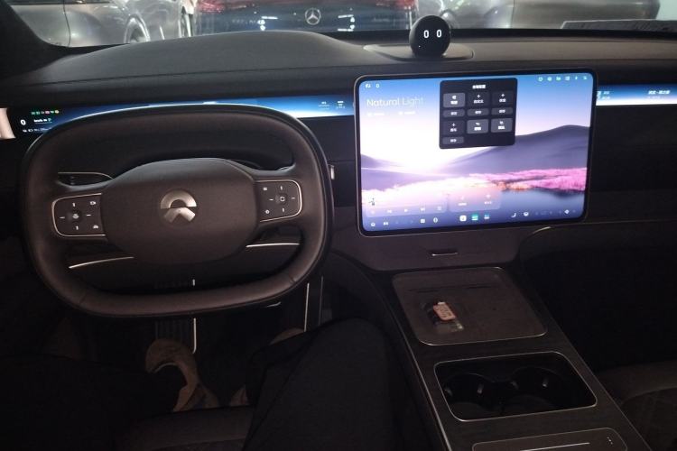 Used Nio ET9 2025 100 kWh Center Console