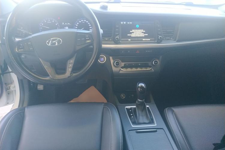 Used Hyundai Mistra 2017 1.6T Automatic Smart GLS China V Standard Center Console