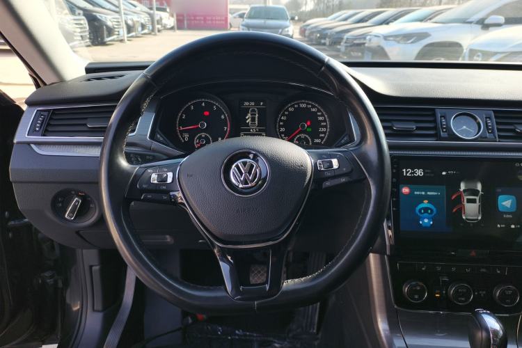 Used Volkswagen Passat 2017 330TSI DSG Luxury Edition
