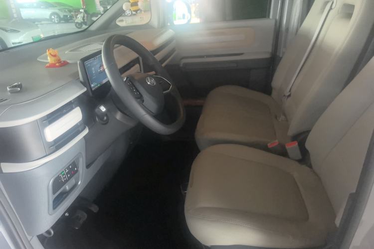 Used SAIC MAXUS Dana V1 2025 Low-Roof Multi-Function Version 42 kWh Left Front Seat