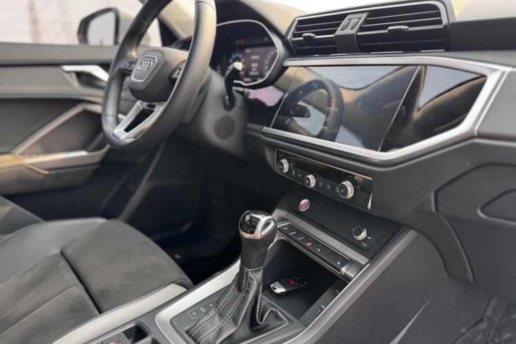 Used Audi Q3 2021 35 TFSI Progressive Dynamic Edition
