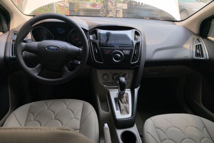 Used Ford Focus 2012 Sedan 1.6L Automatic Comfort Model Center Console