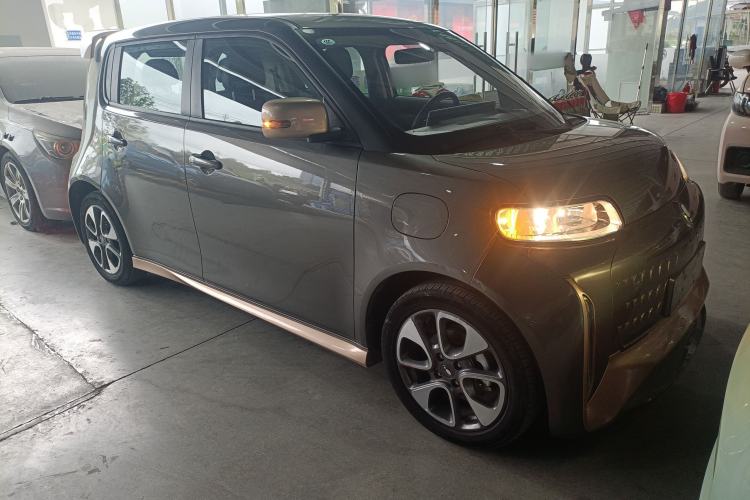 Used ORA White Cat 2022 Xiaoyue Mao Edition 360 km Luxury Model Lithium NMC Front Right 45 Deg