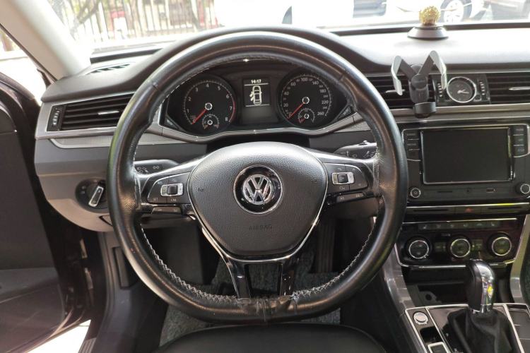 Used Volkswagen Passat 2017 280TSI DSG Luxury Edition Steering Wheel