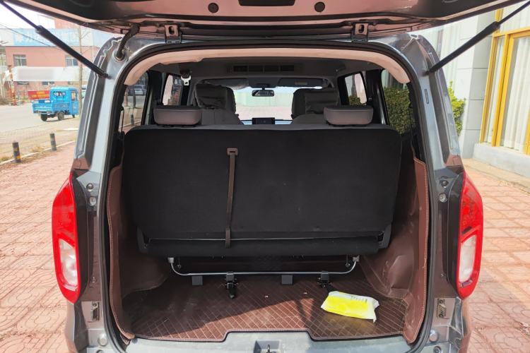 Used Wuling Hongguang New Energy 2025 Extended-Range Hybrid 50KM Comfort Version Trunk