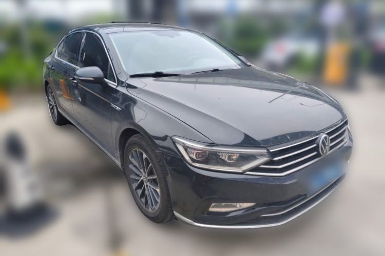 Used Volkswagen Magotan 2020 330TSI DSG Luxury Edition Front Right 45 Deg