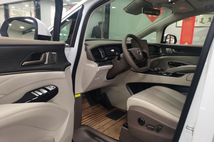 Used Denza D9 2022 DM-i 970 Four-Wheel Drive Flagship Model