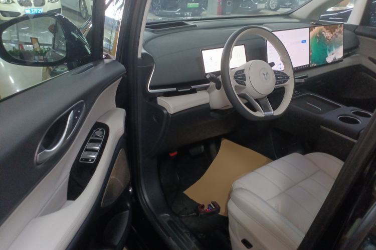 Used VOYAH Dream 2025 PHEV Four-Wheel Drive Prestige Kunpeng Edition