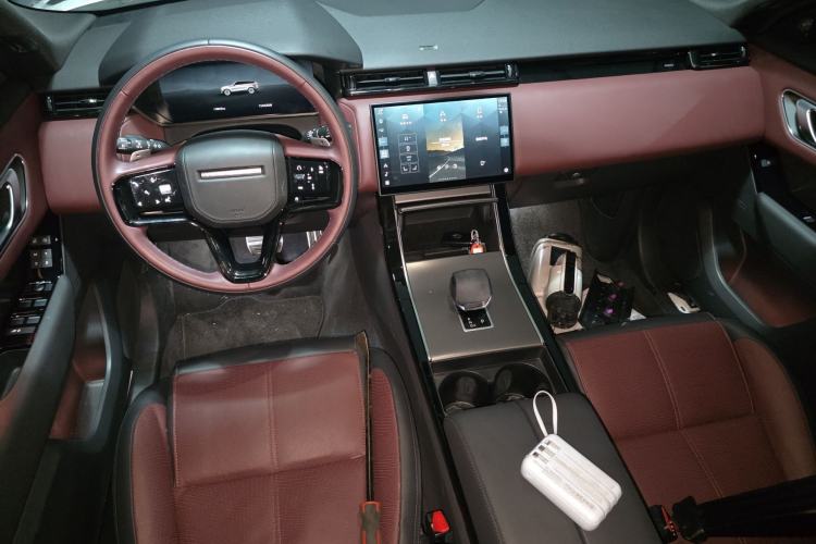 Used Land Rover Range Velar 2025 Dynamic HSE Center Console