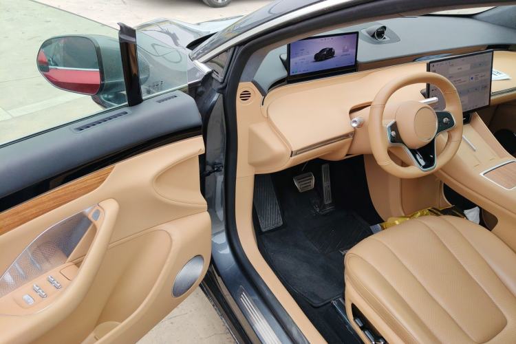 Used Hima Luxeed R7 2024 All-Electric 667 km Max
