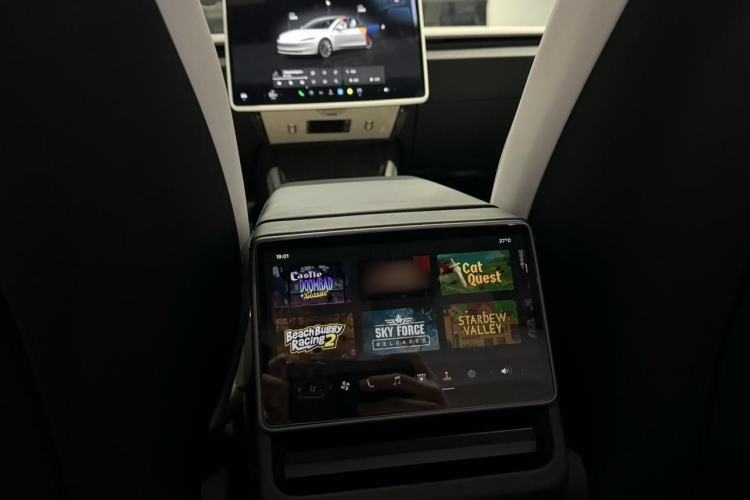 Used Tesla Model 3 2023 Long-Range All-Wheel-Drive Version Interior 12