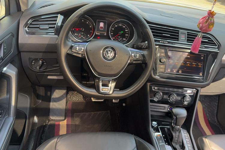 Used Volkswagen Tiguan L 2019 330TSI Automatic Two-Wheel Drive Panoramic Comfort Edition China VI Standard
