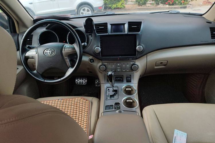 Used Toyota Highlander 2011 2.7L Two-Wheel Drive 7-Seater Luxury Edition
