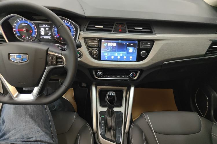 Used Geely Auto Vision X3 2017 1.5L Automatic Luxury Model Center Console