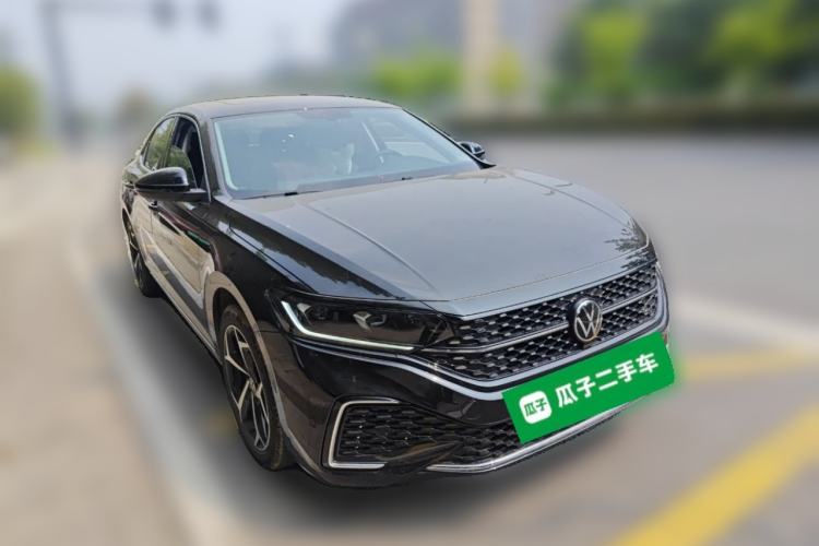 Used Volkswagen Passat 2025 Outstanding Model 380TSI Starry Dragon Edition Front Right 45 Deg