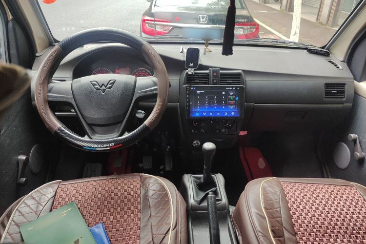 Used Wuling Rongguang 2021 1.5L Extended Basic Model LAR Center Console