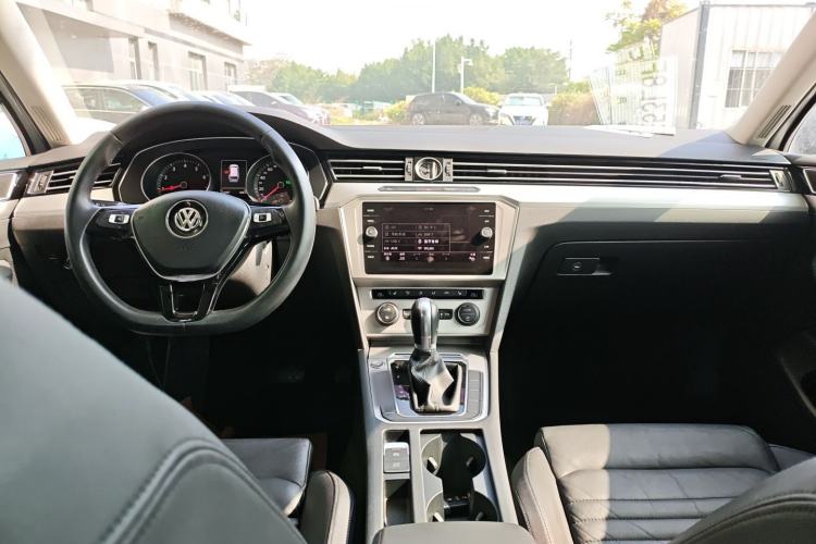 Used Volkswagen Variant 2018 380TSI Two-Wheel Drive Comfort Edition