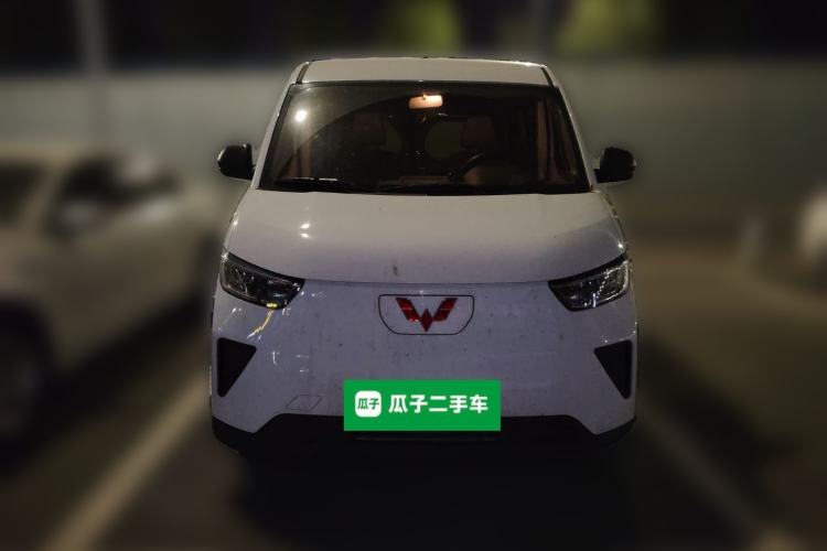 Used Wuling Yangguang 2024 300KM Comfort Version Passenger Van 75kW
