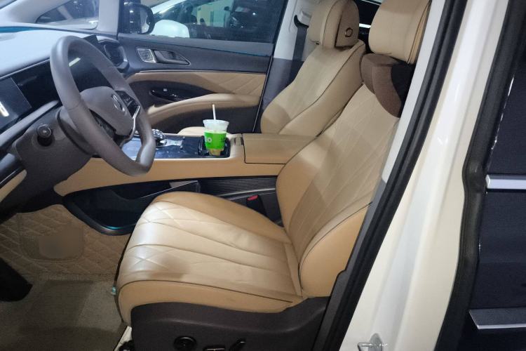 Used Denza D9 2022 EV 600 Four-Wheel Drive Prestige Model
