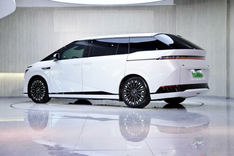 Used XPeng X9 2025 740 Ultra-Long Range Max