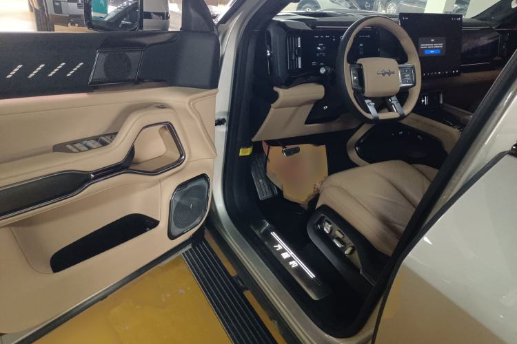 Used Formula Leopard 8 2025 Smart & Brave Flagship Edition 7 Seats
