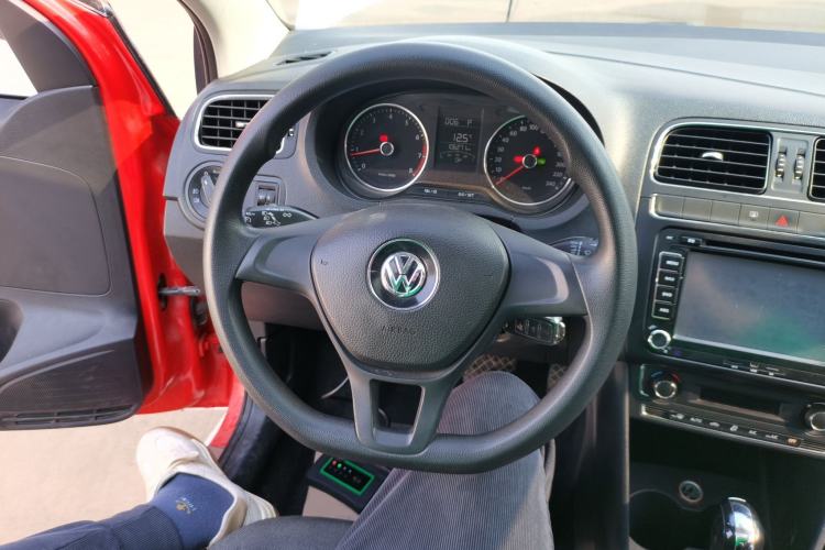 Used Volkswagen Polo 2014 1.6L Automatic Comfort Edition Steering Wheel