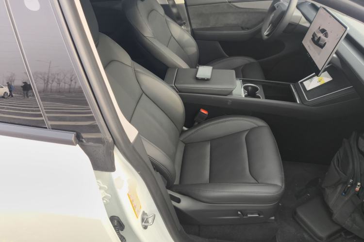 Used Tesla Model Y 2025 Long-Range All-Wheel-Drive Version