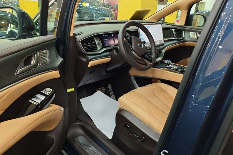 Used Denza D9 2025 DM-i Intelligent Drive 1020 Four-Wheel Drive Prestige Model
