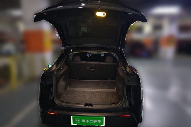 Used Tesla Model Y 2025 Long-Range All-Wheel-Drive Version