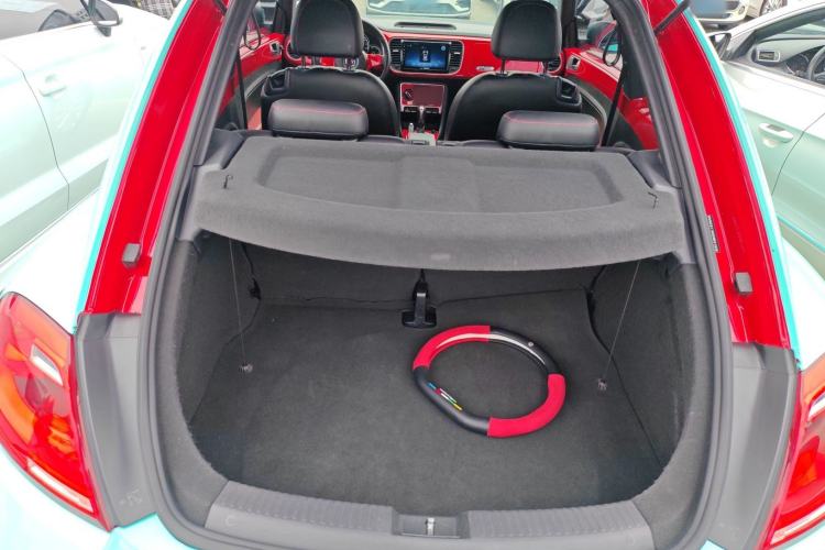 Used Volkswagen Beetle 2015 180TSI model
