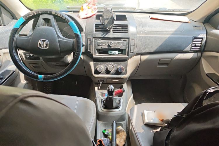 Used BAIC Weiwang M20 2014 1.5L Basic Version DAM15DL Center Console