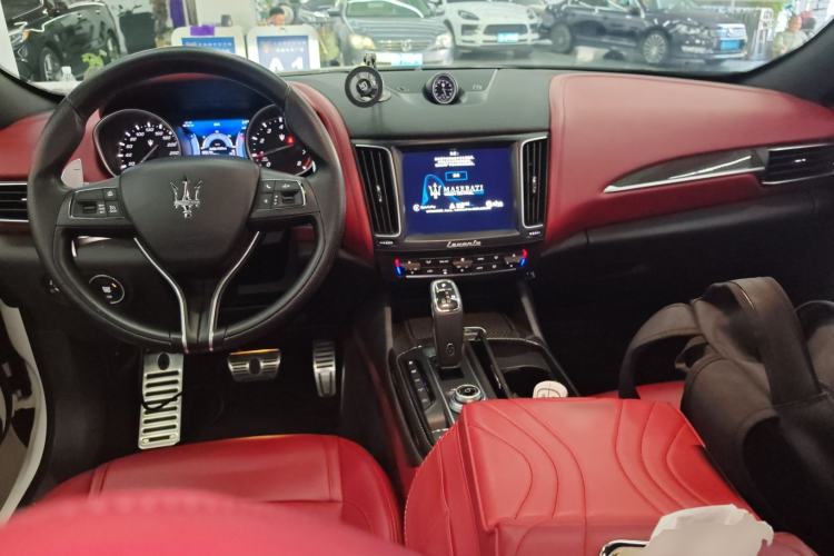 Used Maserati Levante 2016 3.0T Standard Edition Center Console