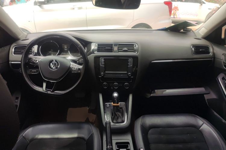 Used Volkswagen Sagitar 2018 280TSI DSG Luxury Model Center Console