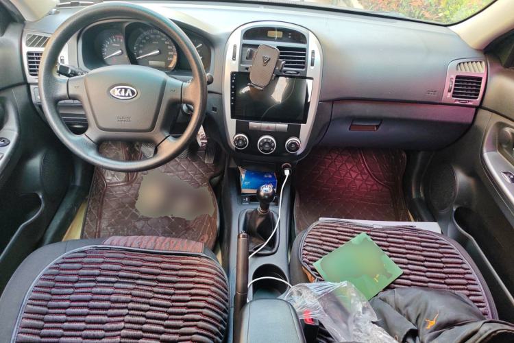 Used Kia Cerato 2010 1.6L MT GL Center Console