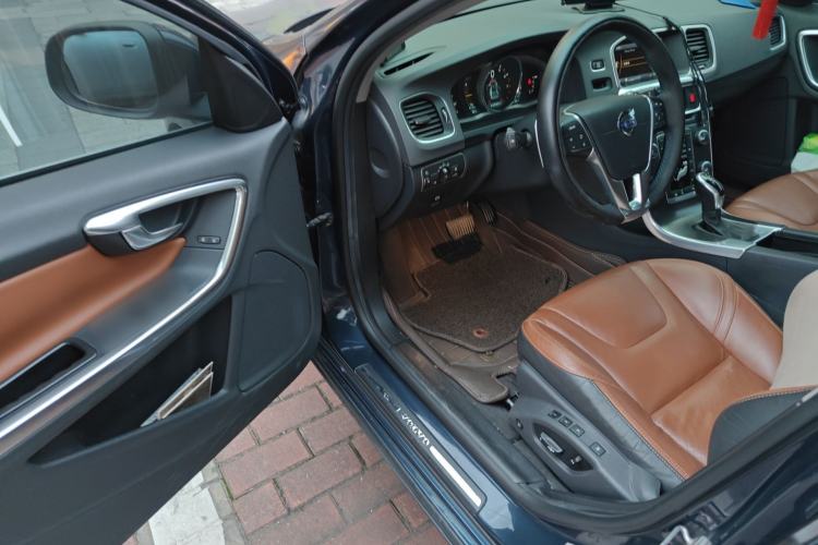 Used Volvo V60 2014 Restyled T5 Zhiya Edition Driver Seat