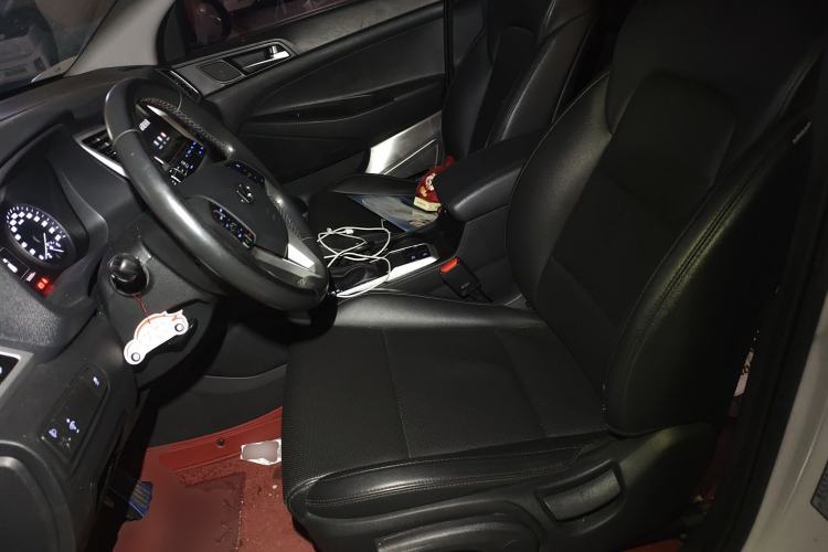 Used Hyundai Tucson 2015 1.6T Dual-Clutch Two-Wheel-Drive Smart Model Left Front Seat