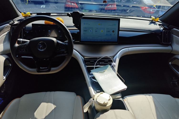 Used BYD Song Pro New Energy 2023 Champion Edition DM-i 71KM Beyond Model Center Console