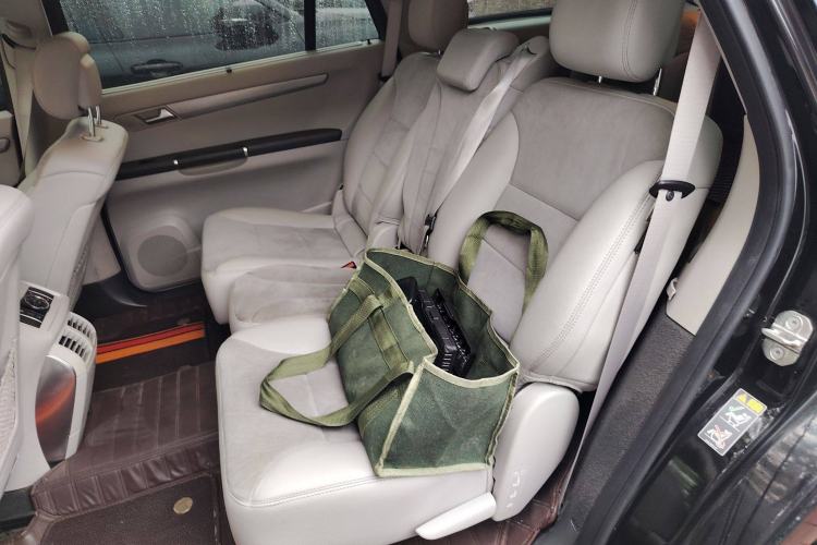 Used Mercedes-Benz R-Class 2015 R 320 4MATIC Luxury Model Left Rear Seat