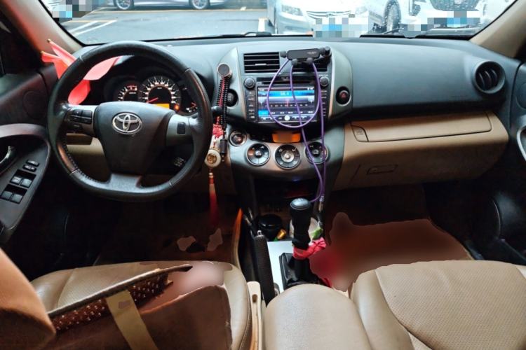 Used Toyota RAV4 2013 Special Edition 2.4L Manual 4x4 Prestige Center Console