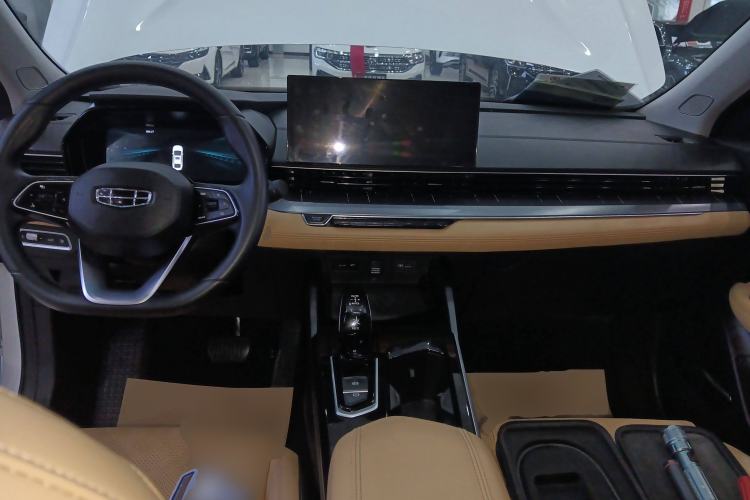 Used Geely Auto Emgrand L HiP 2024 Champion Edition 1.5TD-DHT Pro 100KM Excellence Model
