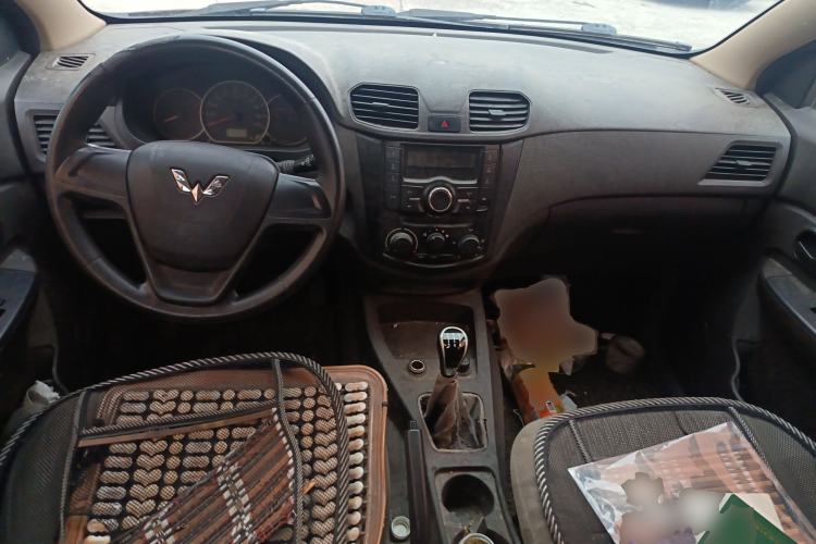 Used Wuling Hongguang 2015 1.2L S Base Model China V Standard Center Console
