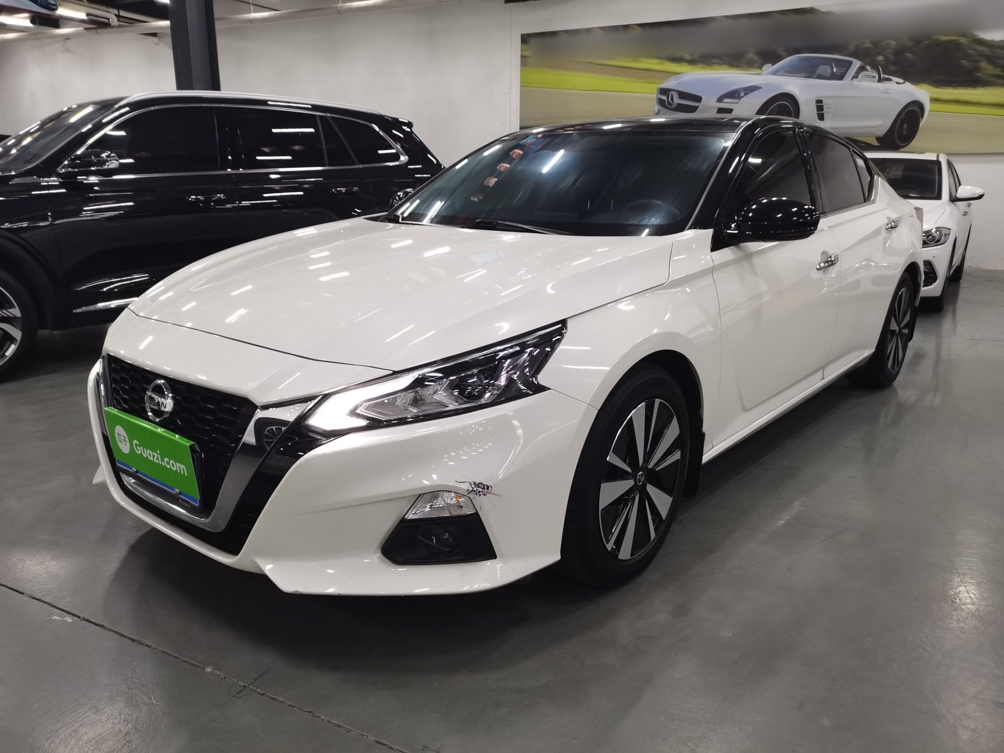 Под передней частью автомобиля