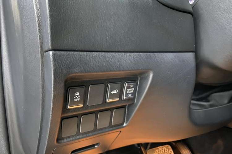 Used Infiniti JX 2013 JX35 Two-Wheel-Drive Excellence Edition
