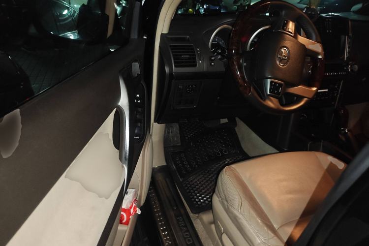 Used Toyota Prado 2010 2.7L Automatic Deluxe Edition Driver Seat